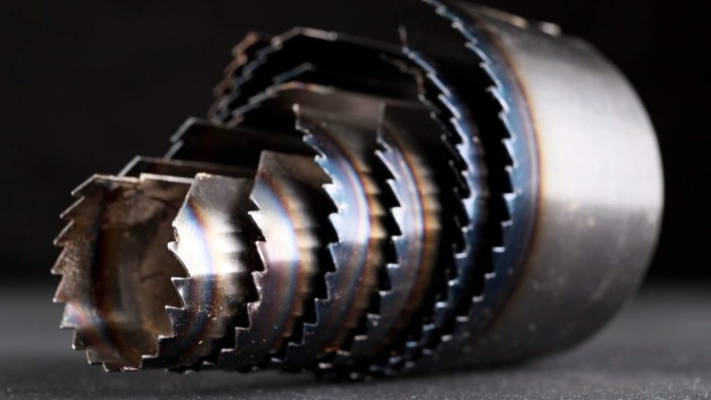 Gatzaag om grote gaten te boren in verschillende materialen met elektrische boormachine