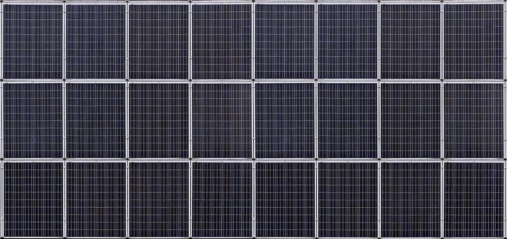 Overzicht van een zonnepaneel camper set met panelen, laadregelaar en batterijen voor optimale stroomvoorziening