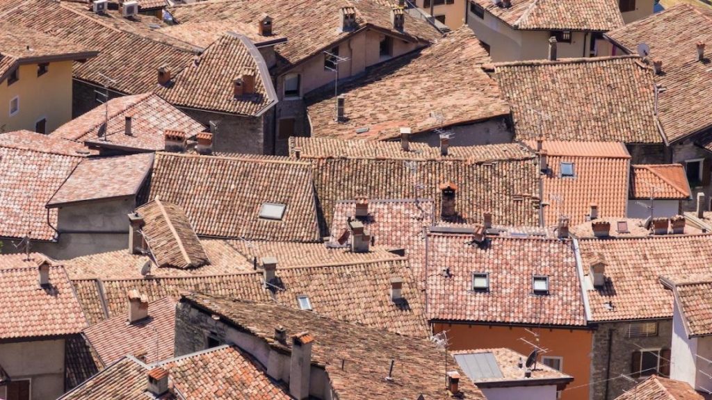 Dakisolatie voordelen: warmtebehoud in winter, koeling in zomer en energiebesparing voor duurzame woningen