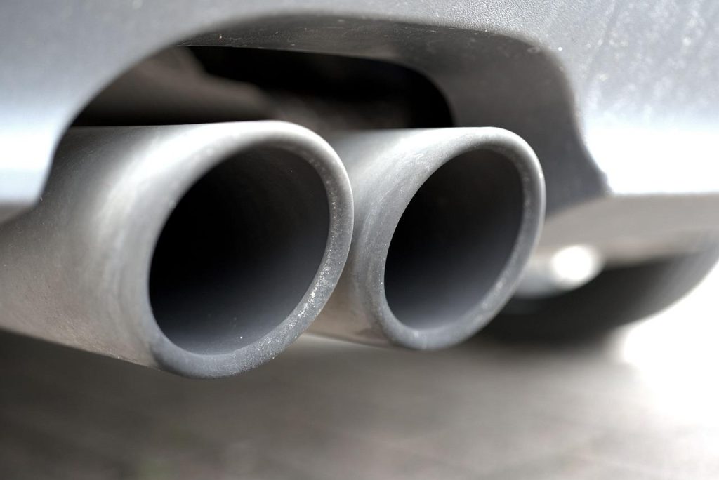 Aangepaste uitlaat op maat voor verbeterde prestaties en sportief geluid van auto