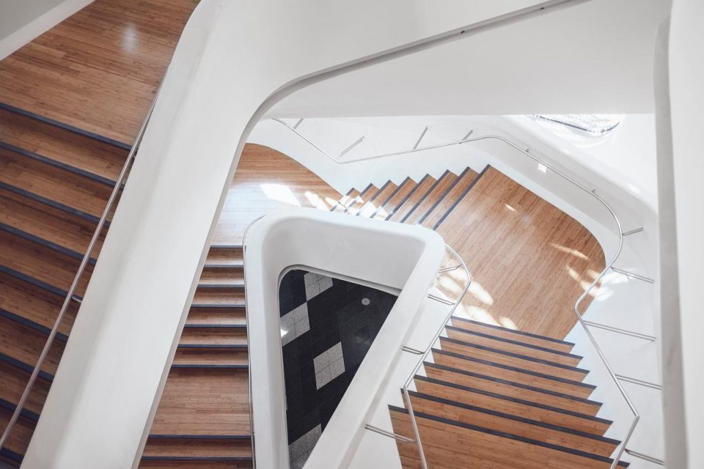 Overzicht traprenovatie materialen en extra opties voor Amsterdam, inclusief hout, laminaat en PVC trapbekleding keuzes