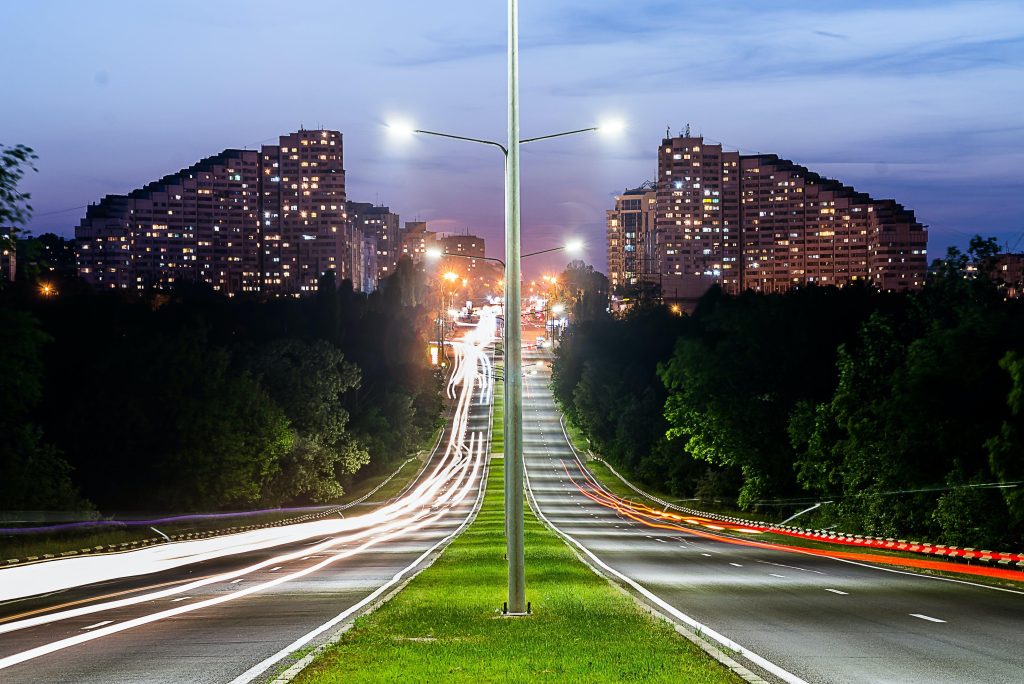 Moderne werkplaatsverlichting in industriële omgeving voor optimale zichtbaarheid en veiligheid