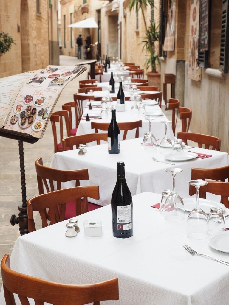 Restaurant Ede interieur met traditionele Nederlandse elementen en warme ambiance voor een onvergetelijke eetervaring